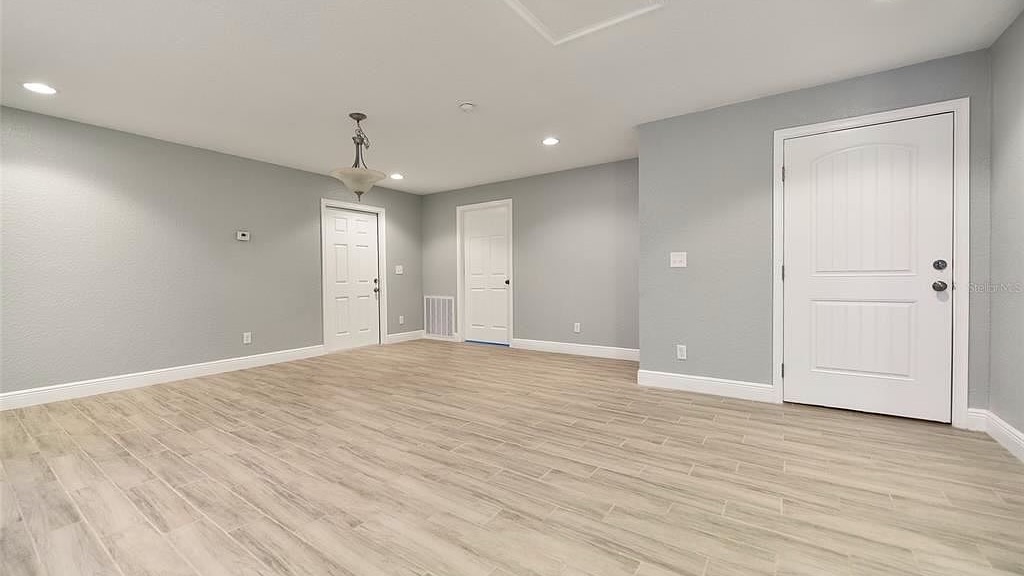 Empty room before staging